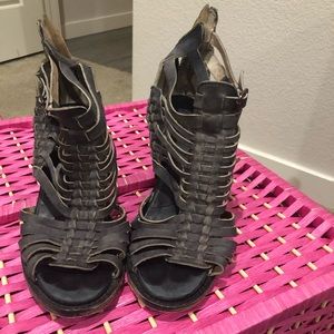 Freebird todum sandals